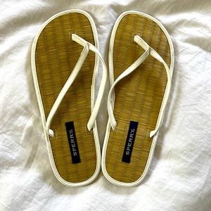 NWT Sperry White Tiki Sandals Sz 10M